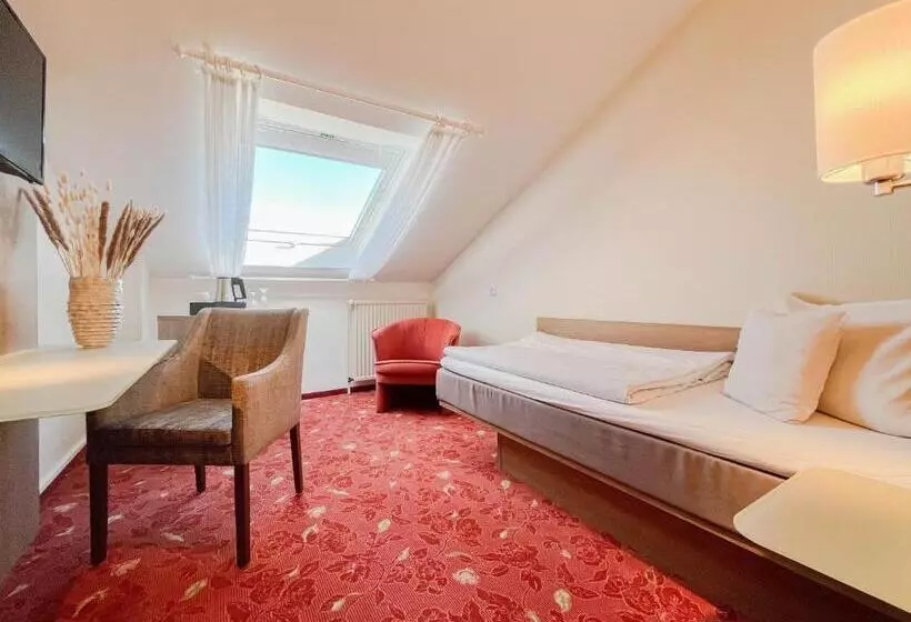 Economy Single Room, Restaurant Vier Linden