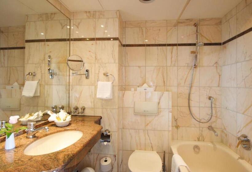 Suite with lake view, Ringhotel Seehof