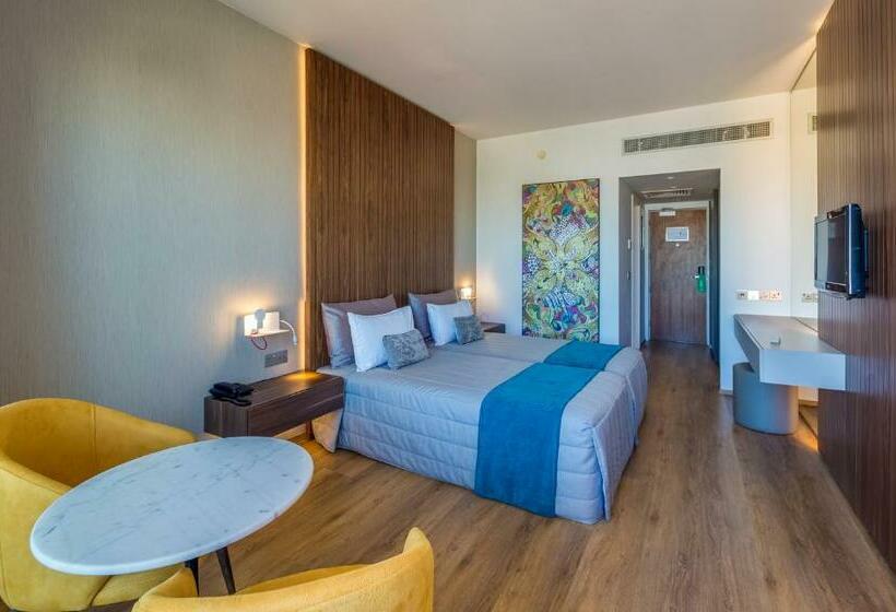 اتاق اساندارد با چشم‌انداز جانبی به دریا, Sun Hall