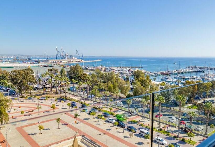 اتاق اساندارد با چشم‌انداز جانبی به دریا, Sun Hall