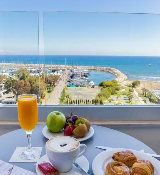 سوییت با چشم‌انداز دریا, Sun Hall