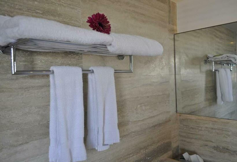 سوییت با چشم‌انداز دریا, Sun Hall