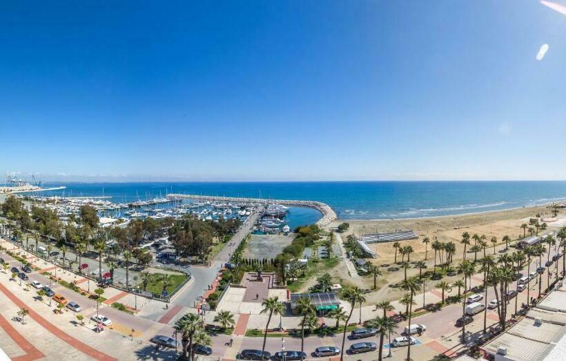 اتاق سوپریور با چشم‌انداز دریا, Sun Hall