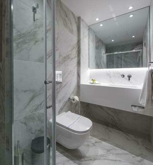 اتاق سوپریور خانوادگی با چشم‌انداز دریا, Sun Hall