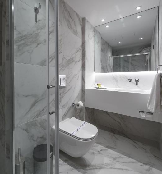 اتاق‌ استاندارد تودرتو با چشم‌انداز دریا, Sun Hall