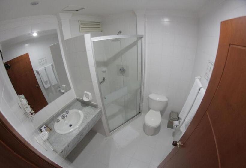 חדר סטנדרט לשלושה, Vajamar