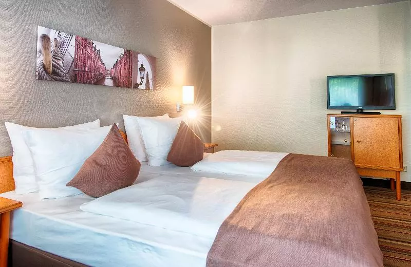 コンフォートトリプルルーム, Leonardo Hotel Hamburg Airport