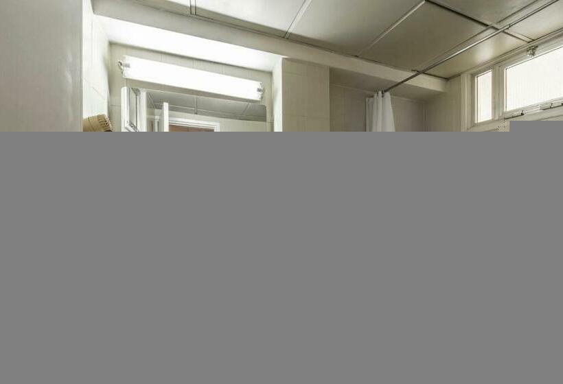 패밀리 룸, Forest Park