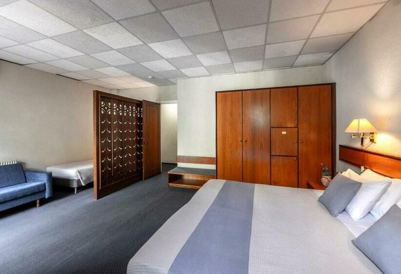 패밀리 룸, Forest Park