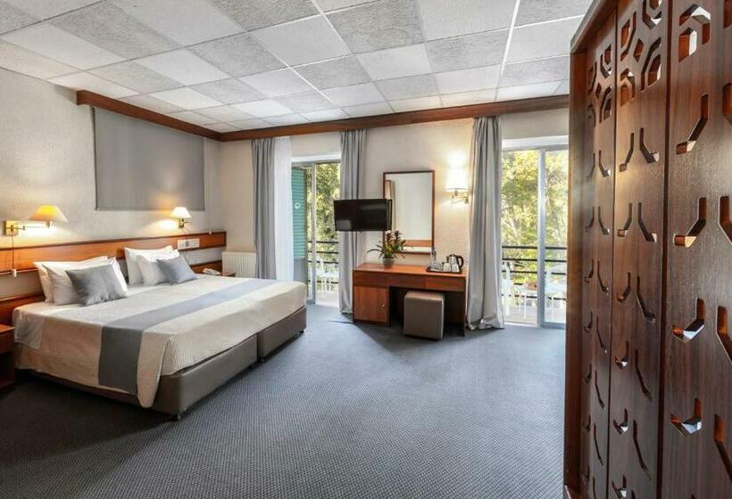 패밀리 룸, Forest Park