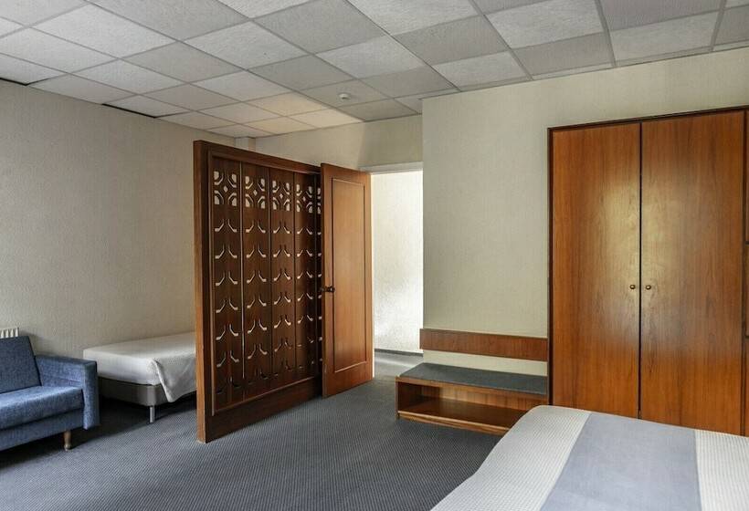 패밀리 룸, Forest Park