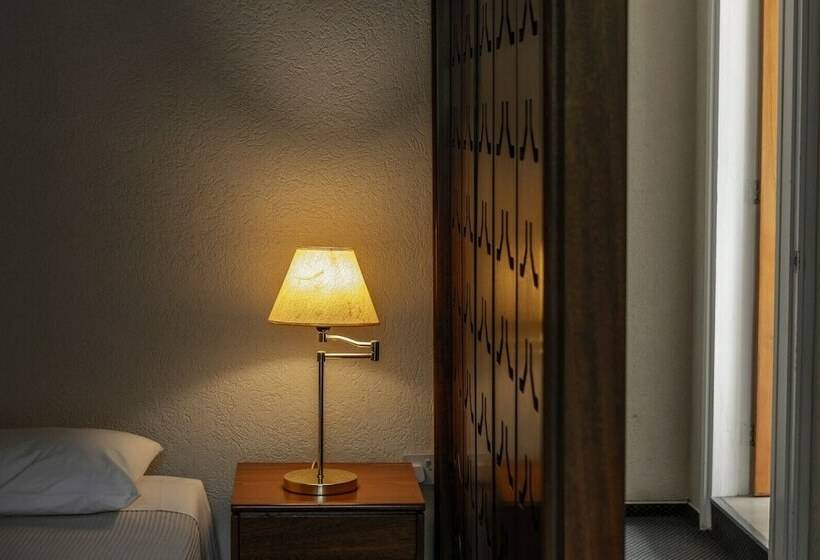 패밀리 룸, Forest Park