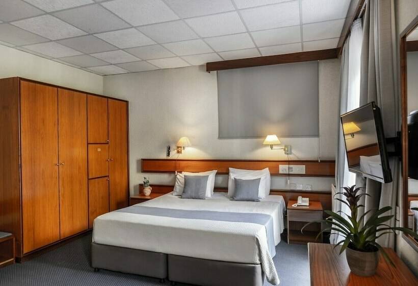 패밀리 룸, Forest Park