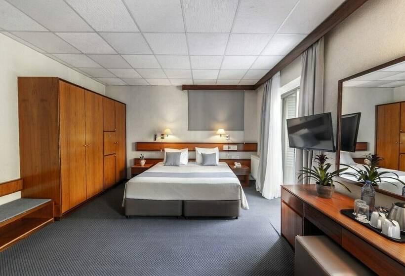 패밀리 룸, Forest Park