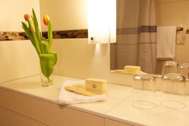 컴포트 룸, Bertram