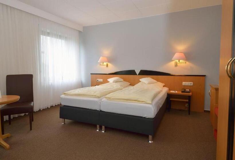 컴포트 룸, Bertram