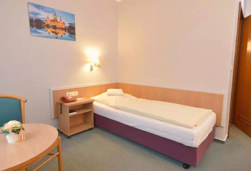 Standard Single Room, Bertram