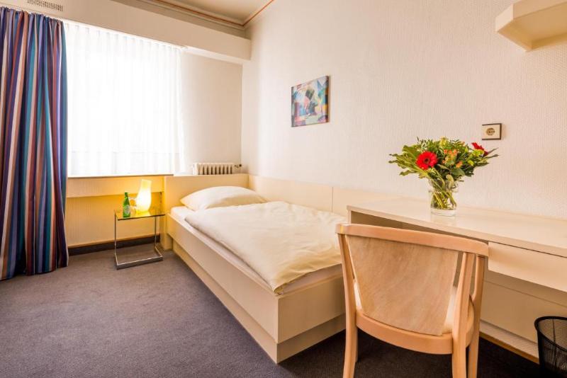 スタンダードシングルルーム, Buschhausen