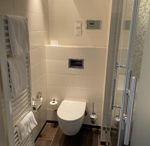 수피리어 룸, Lindenhof