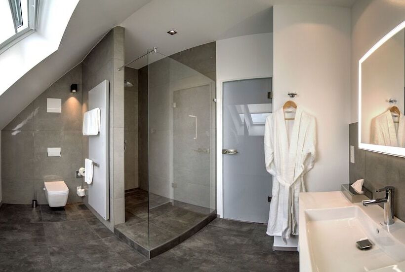 수피리어 룸, Lindenhof