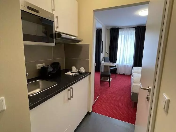 Economy Triple Room, Palm Premium Hotel & Apartments