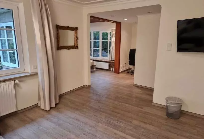 Family Room, Osterkrug
