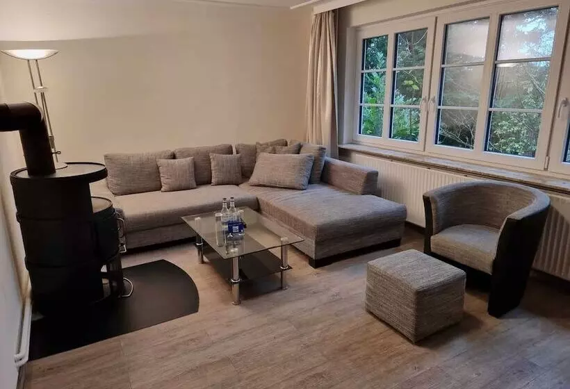 Family Room, Osterkrug