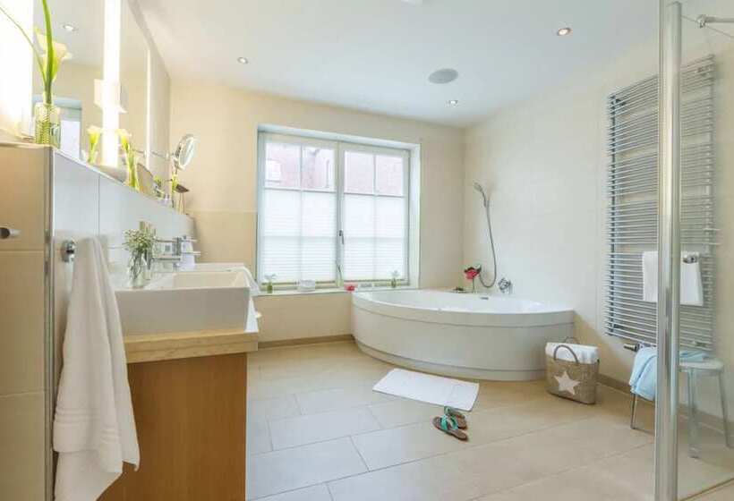 جناح جونيور, Romantik Hotel Reichshof