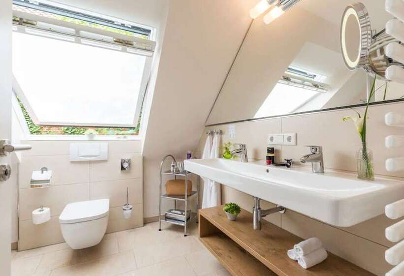 جناح جونيور, Romantik Hotel Reichshof