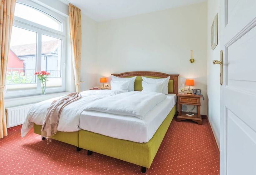 جناح جونيور, Romantik Hotel Reichshof