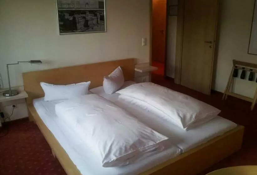 Standard Triple Room, T&t By Thiesmann