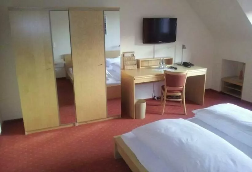 Standard Triple Room, T&t By Thiesmann