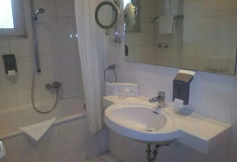 Standard Triple Room, T&t By Thiesmann