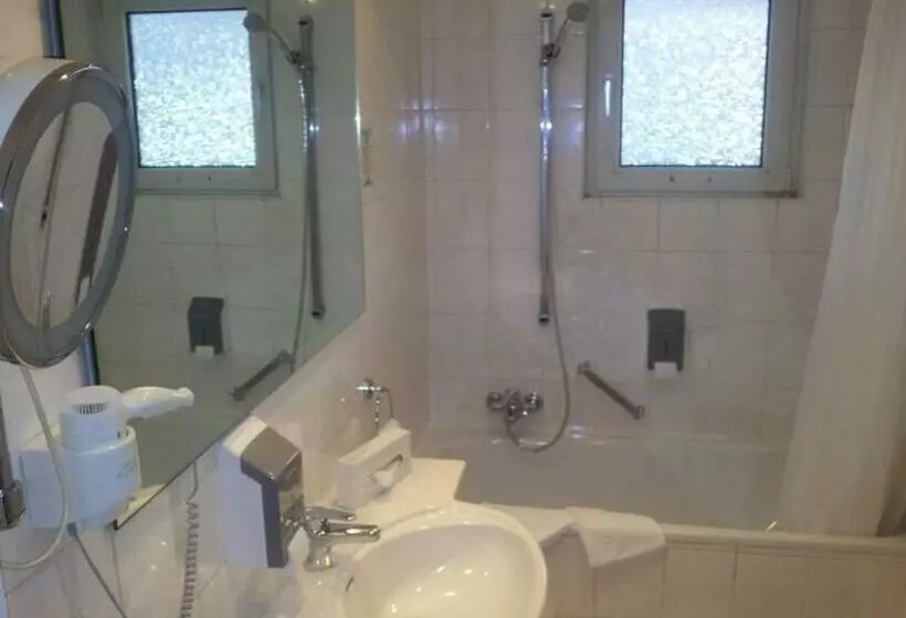 Standard Triple Room, T&t By Thiesmann