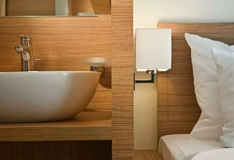 اتاق استاندارد یک نفره, Wyndham Köln