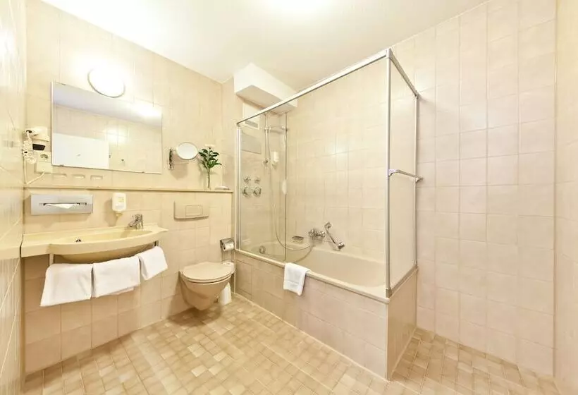 Family Room, Boulevard