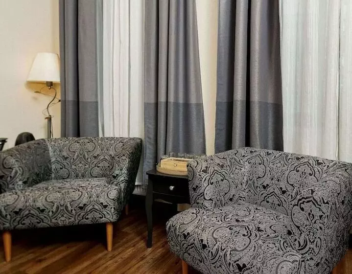 Comfort Kolmen Hengen Huone, City Hotel Kaiserhof