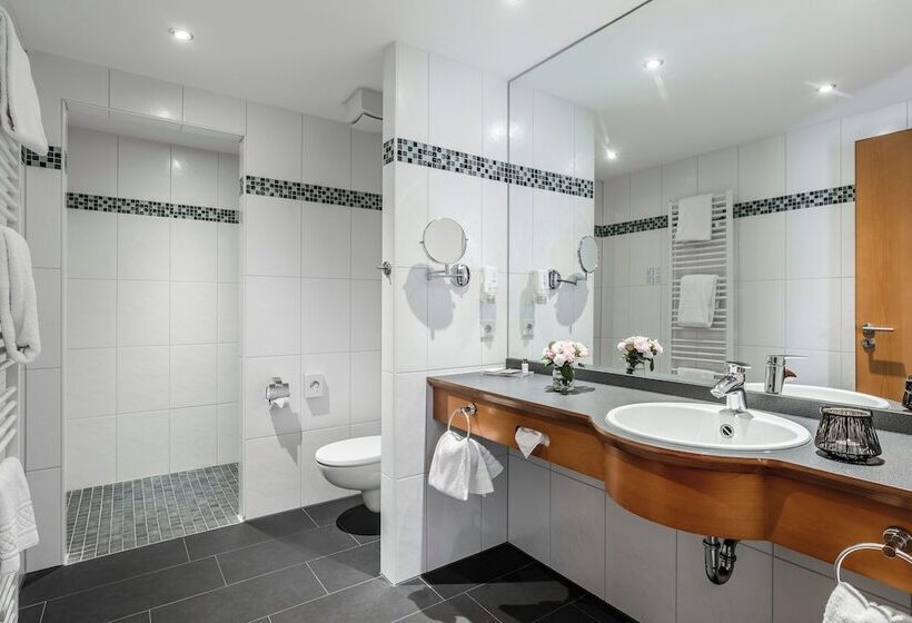 סוויטה, Gartenhotel Heusser