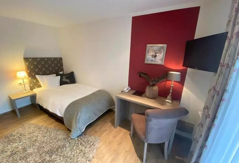 Standard Single Room, Hennemann