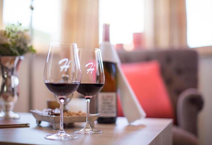 발코니 디럭스 룸, Hennemann