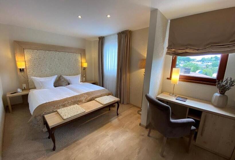 발코니 디럭스 룸, Hennemann