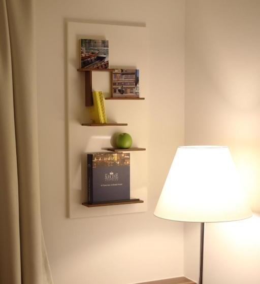 标准单人间, Krone S