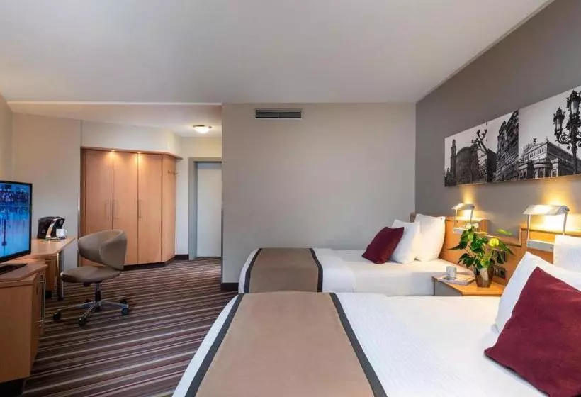 اتاق راحتی سه تخته, Leonardo Royal Hotel Frankfurt