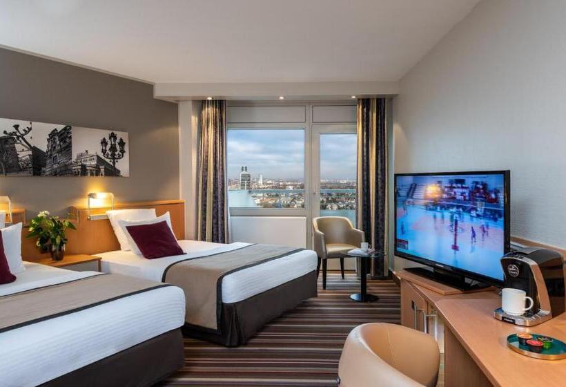 اتاق راحتی سه تخته, Leonardo Royal Hotel Frankfurt