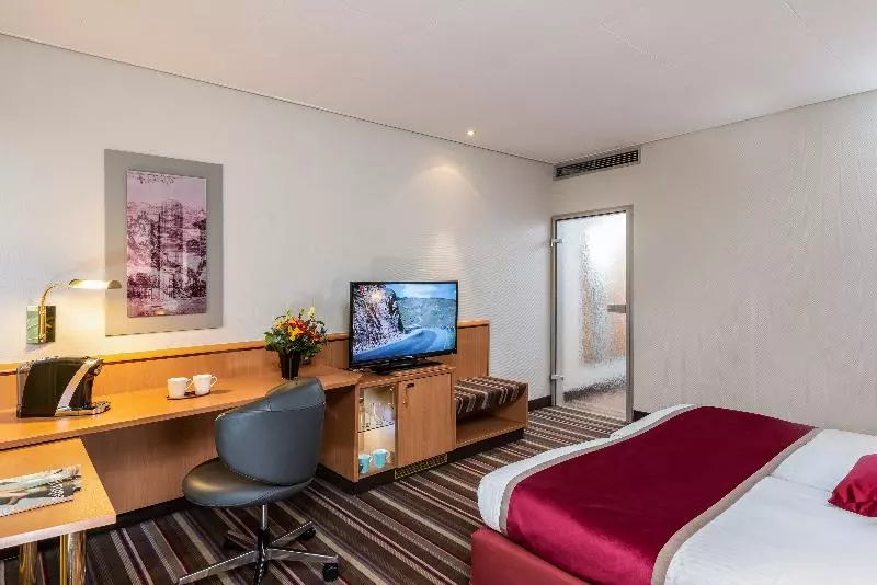 اتاق راحتی سه تخته, Leonardo Royal Hotel Frankfurt
