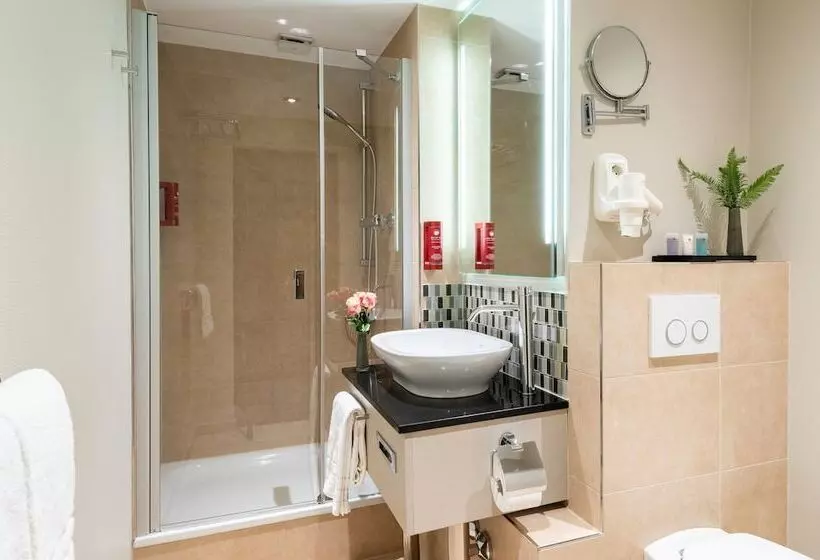 Executive Neljän Hengen Huone, Leonardo Royal Hotel Frankfurt
