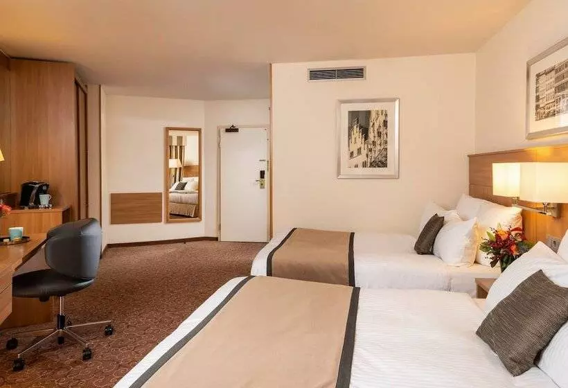 Executive Neljän Hengen Huone, Leonardo Royal Hotel Frankfurt