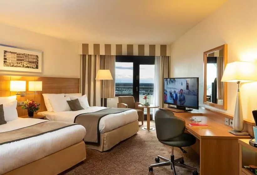 Executive Neljän Hengen Huone, Leonardo Royal Hotel Frankfurt