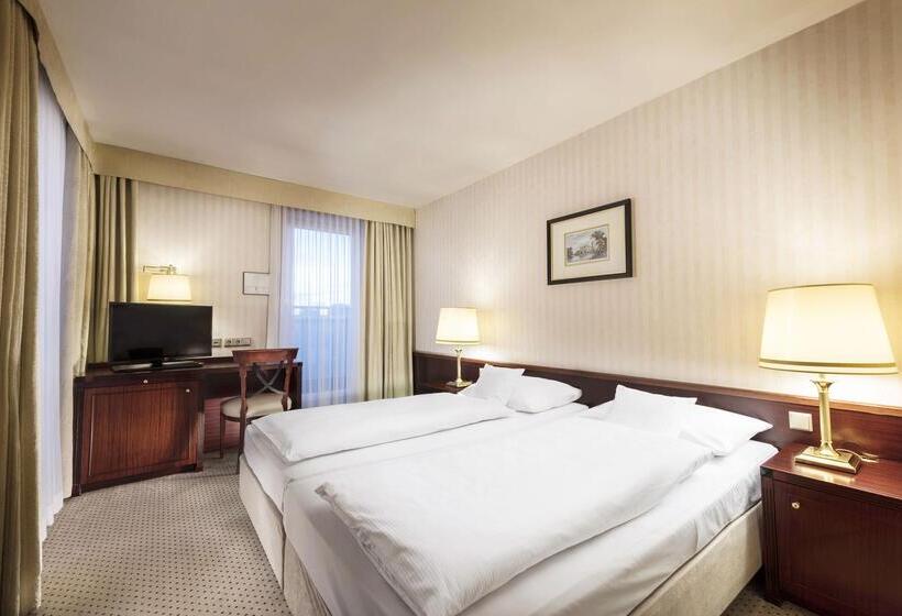 جناح جونيور, Parkhotel 1901 Mannheim