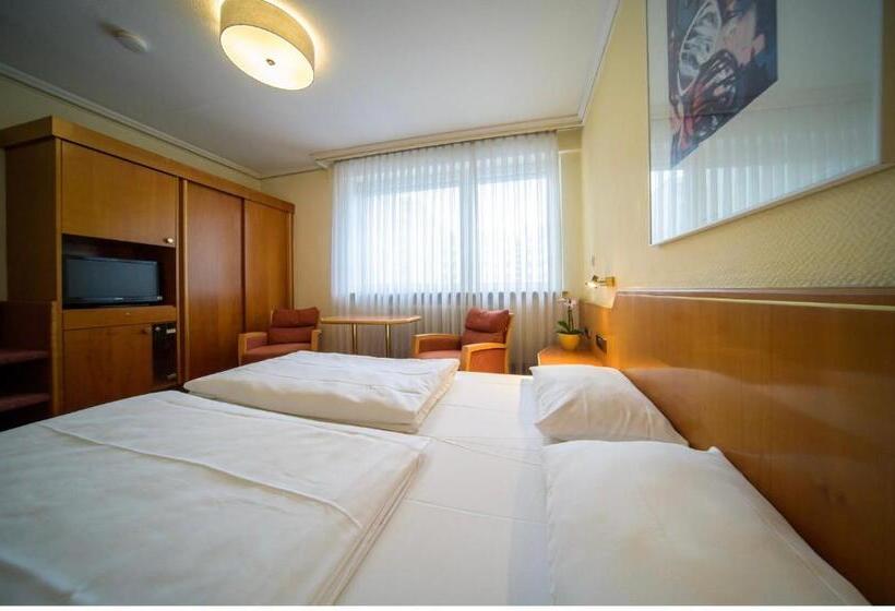 Standard Kolmen Hengen Huone, Plaza Inn Rieker Stuttgart Hauptbahnhof